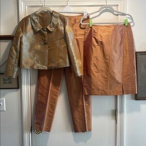 Sandra Lee’s Specialties Gold Metallic Raw Silk 3PC Cropped Jacket,Skirt & Pants